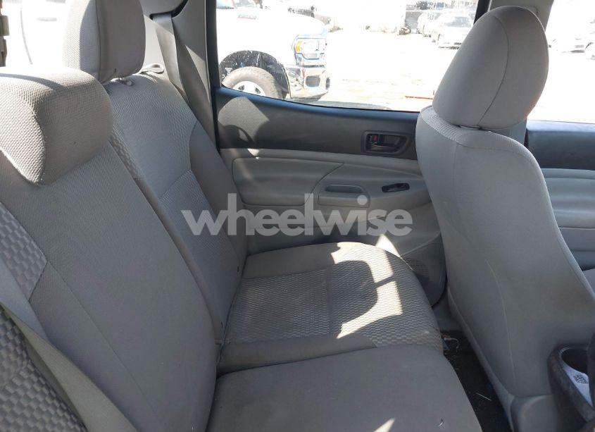 Photo 8 of 2015 Toyota Tacoma BASE V6 (VIN 5TFLU4EN1FX119012)