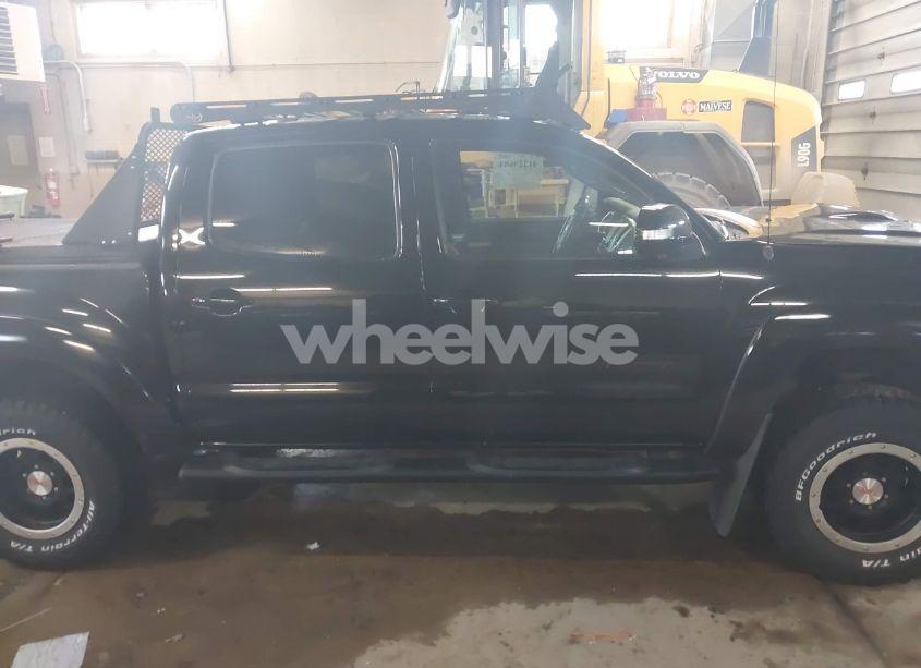 Photo 13 of 2015 Toyota Tacoma TRD PRO (VIN 5TFLU4EN1FX145996)