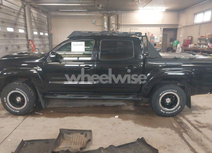 Photo 14 of 2015 Toyota Tacoma TRD PRO (VIN 5TFLU4EN1FX145996)