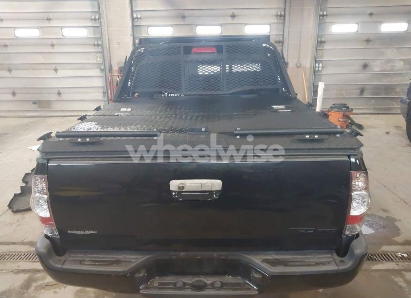 Photo 16 of 2015 Toyota Tacoma TRD PRO (VIN 5TFLU4EN1FX145996)