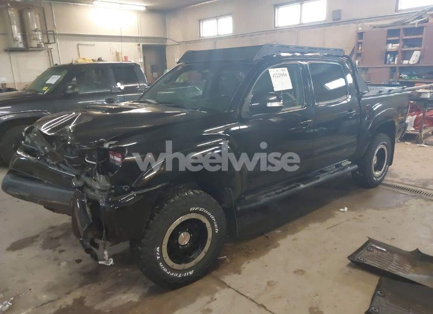 Photo 2 of 2015 Toyota Tacoma TRD PRO (VIN 5TFLU4EN1FX145996)