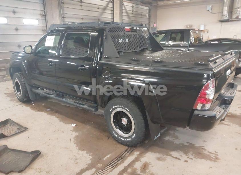 Photo 3 of 2015 Toyota Tacoma TRD PRO (VIN 5TFLU4EN1FX145996)