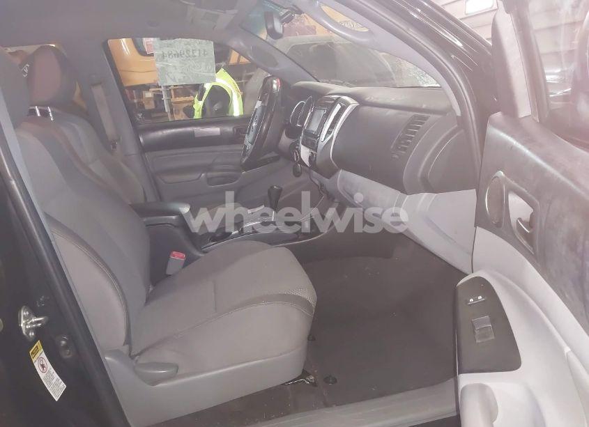 Photo 5 of 2015 Toyota Tacoma TRD PRO (VIN 5TFLU4EN1FX145996)