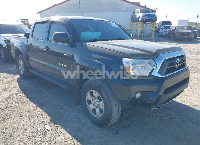 2015 Toyota Tacoma DOUBLE CAB/TRD PRO (VIN 5TFLU4EN2FX111971) main photo