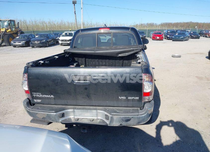 Photo 16 of 2015 Toyota Tacoma DOUBLE CAB/TRD PRO (VIN 5TFLU4EN2FX111971)