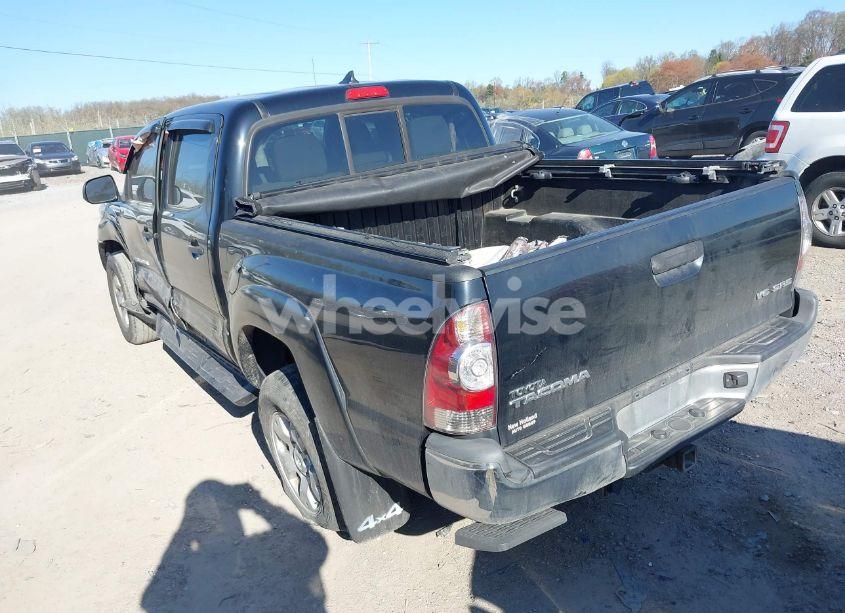 Photo 3 of 2015 Toyota Tacoma DOUBLE CAB/TRD PRO (VIN 5TFLU4EN2FX111971)