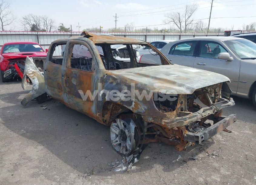 2015 Toyota Tacoma BASE V6 (VIN 5TFLU4EN2FX137373) main photo