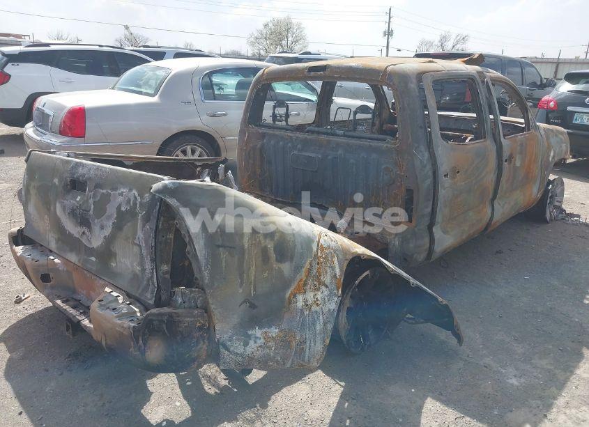 Photo 4 of 2015 Toyota Tacoma BASE V6 (VIN 5TFLU4EN2FX137373)