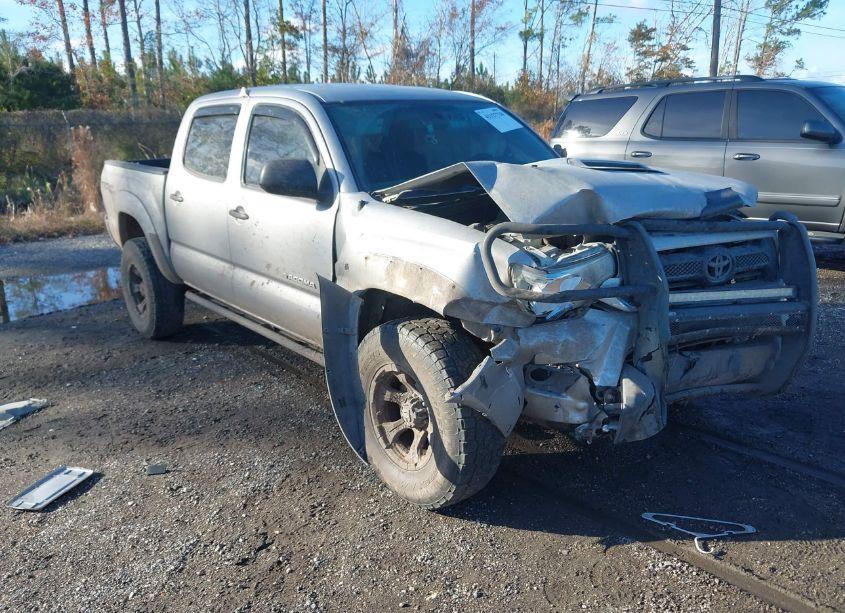 2015 Toyota Tacoma DOUBLE CAB/TRD PRO (VIN 5TFLU4EN2FX139690) main photo