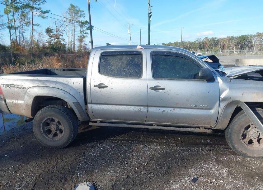 Photo 13 of 2015 Toyota Tacoma DOUBLE CAB/TRD PRO (VIN 5TFLU4EN2FX139690)