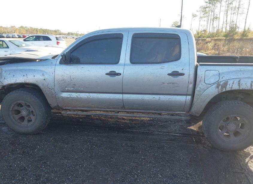 Photo 14 of 2015 Toyota Tacoma DOUBLE CAB/TRD PRO (VIN 5TFLU4EN2FX139690)