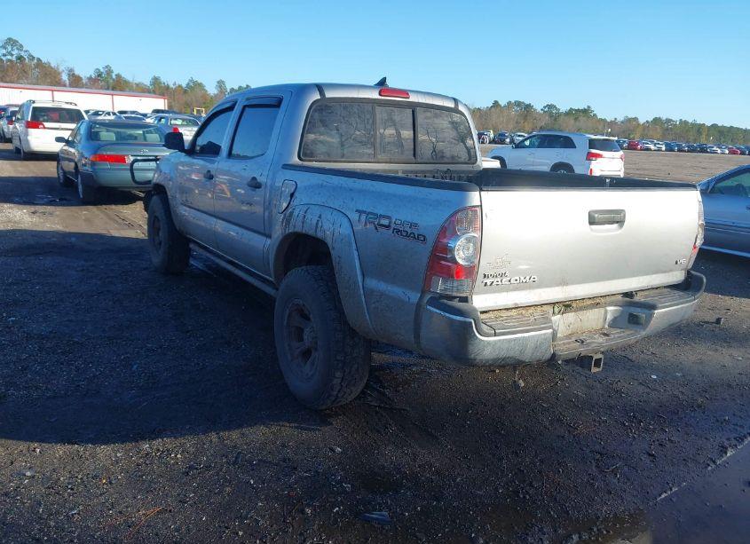 Photo 3 of 2015 Toyota Tacoma DOUBLE CAB/TRD PRO (VIN 5TFLU4EN2FX139690)