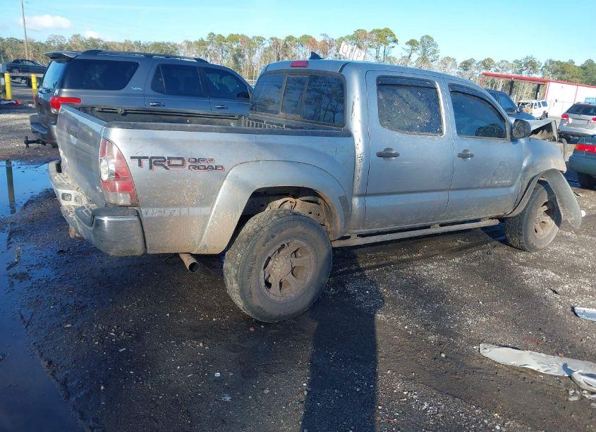 Photo 4 of 2015 Toyota Tacoma DOUBLE CAB/TRD PRO (VIN 5TFLU4EN2FX139690)