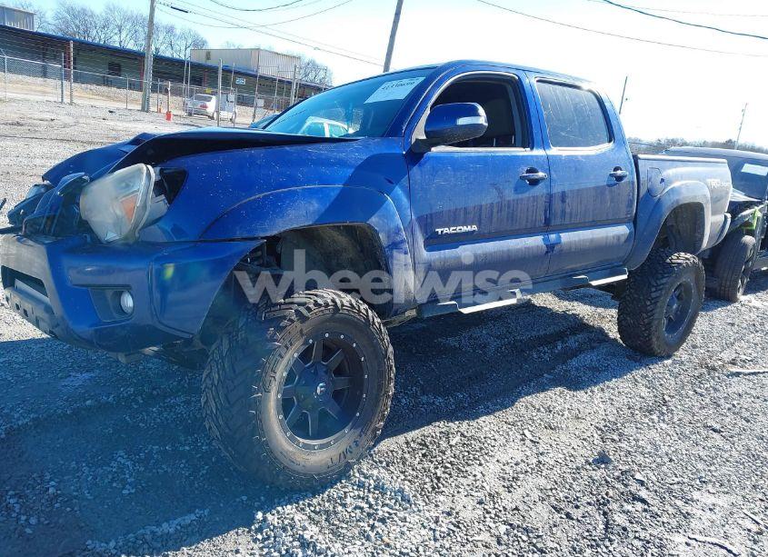 Photo 2 of 2015 Toyota Tacoma DOUBLE CAB/TRD PRO (VIN 5TFLU4EN3FX111154)