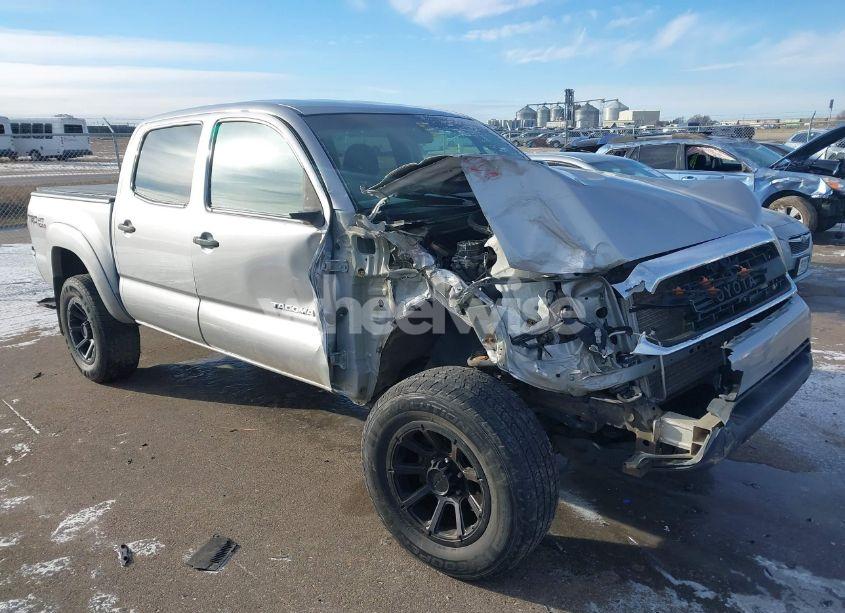 2015 Toyota Tacoma DOUBLE CAB/TRD PRO (VIN 5TFLU4EN3FX140167) main photo