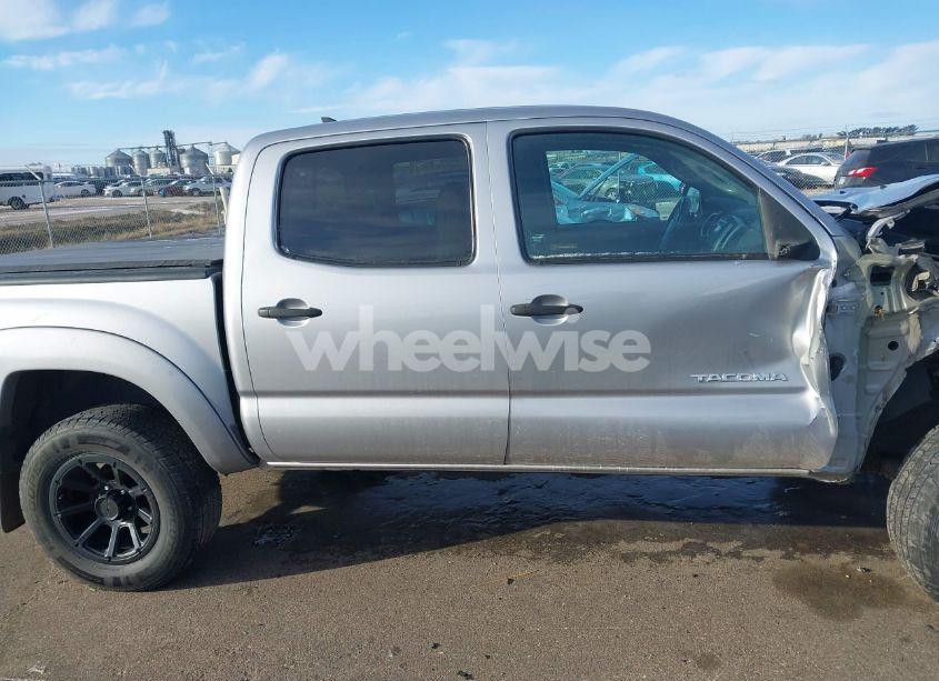 Photo 14 of 2015 Toyota Tacoma DOUBLE CAB/TRD PRO (VIN 5TFLU4EN3FX140167)