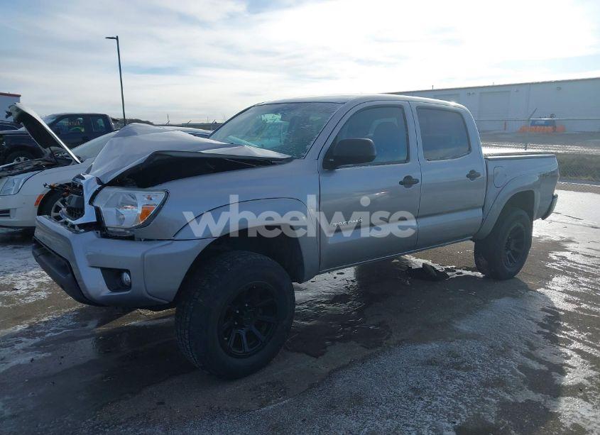Photo 2 of 2015 Toyota Tacoma DOUBLE CAB/TRD PRO (VIN 5TFLU4EN3FX140167)