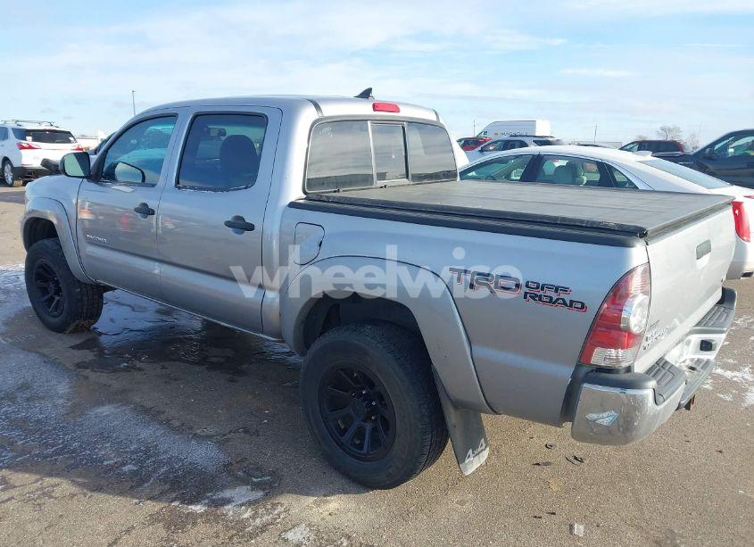 Photo 3 of 2015 Toyota Tacoma DOUBLE CAB/TRD PRO (VIN 5TFLU4EN3FX140167)