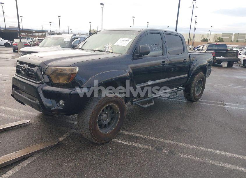 Photo 2 of 2015 Toyota Tacoma DOUBLE CAB/TRD PRO (VIN 5TFLU4EN3FX142632)