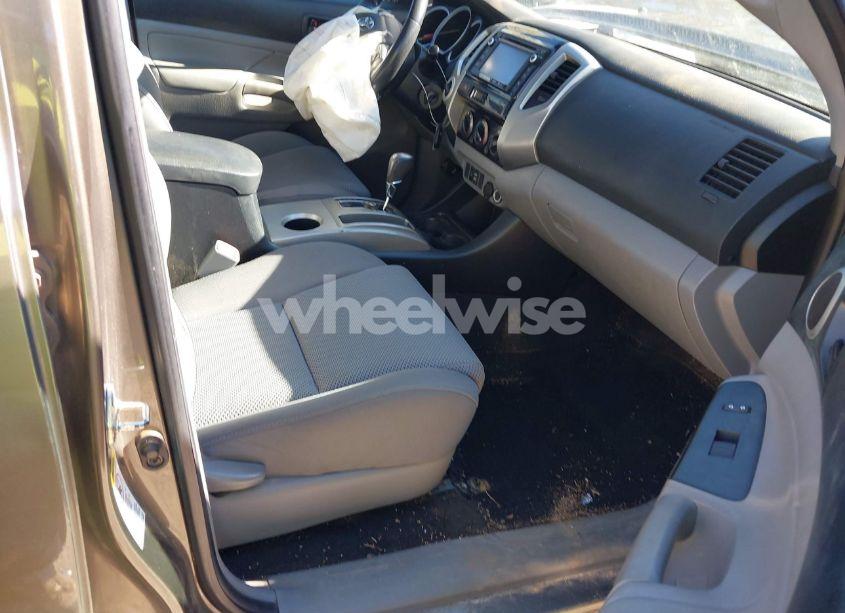 Photo 5 of 2014 Toyota Tacoma DOUBLE CAB (VIN 5TFLU4EN4EX107161)