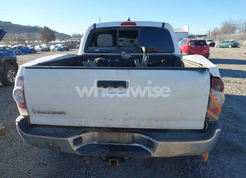 Photo 17 of 2015 Toyota Tacoma BASE V6 (VIN 5TFLU4EN4FX143384)