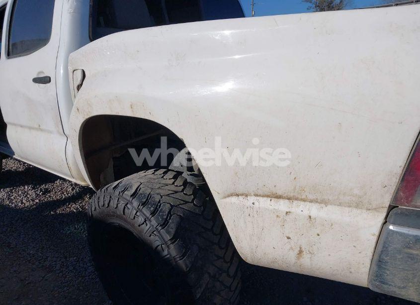 Photo 19 of 2015 Toyota Tacoma BASE V6 (VIN 5TFLU4EN4FX143384)