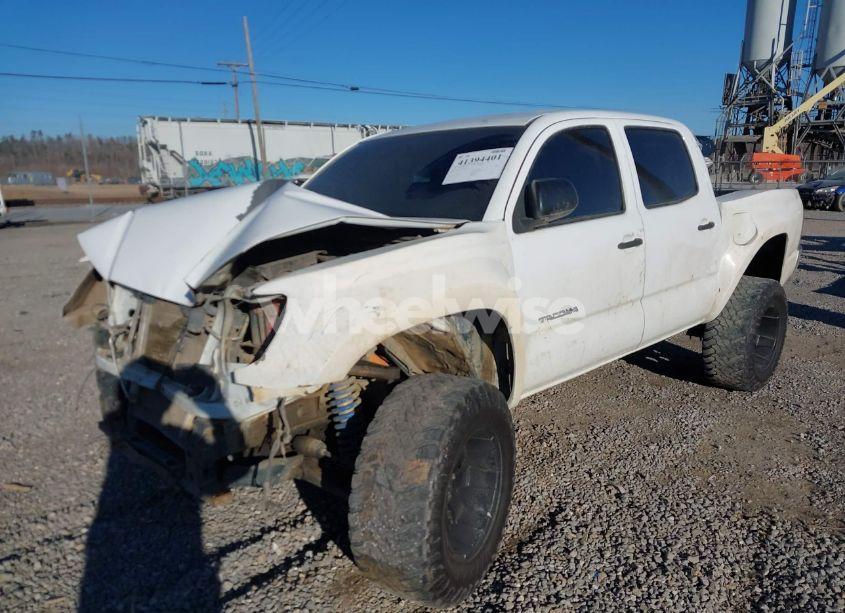 Photo 2 of 2015 Toyota Tacoma BASE V6 (VIN 5TFLU4EN4FX143384)