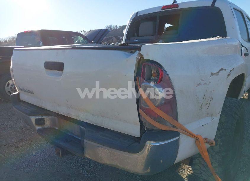 Photo 20 of 2015 Toyota Tacoma BASE V6 (VIN 5TFLU4EN4FX143384)