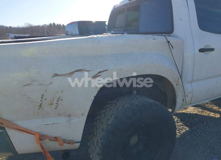 Photo 21 of 2015 Toyota Tacoma BASE V6 (VIN 5TFLU4EN4FX143384)
