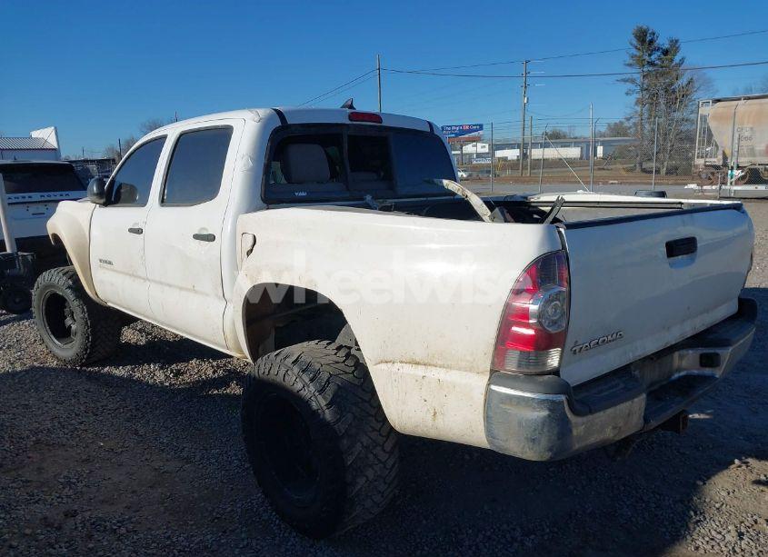Photo 3 of 2015 Toyota Tacoma BASE V6 (VIN 5TFLU4EN4FX143384)