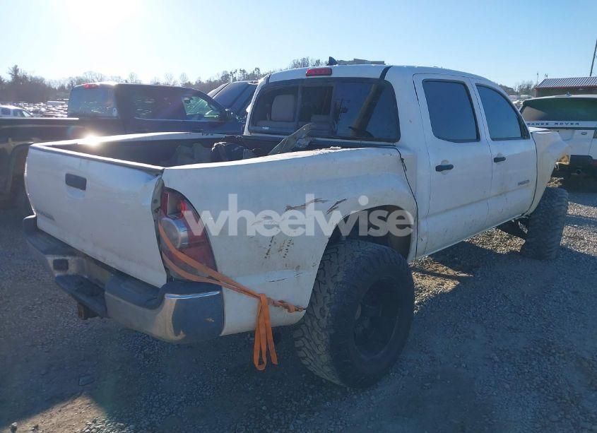 Photo 4 of 2015 Toyota Tacoma BASE V6 (VIN 5TFLU4EN4FX143384)