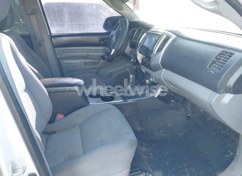 Photo 5 of 2015 Toyota Tacoma BASE V6 (VIN 5TFLU4EN4FX143384)
