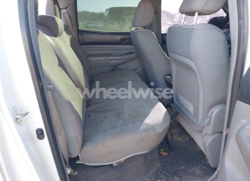 Photo 8 of 2015 Toyota Tacoma BASE V6 (VIN 5TFLU4EN4FX143384)