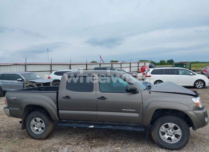 Photo 13 of 2011 Toyota Tacoma BASE V6 (VIN 5TFLU4EN5BX002995)