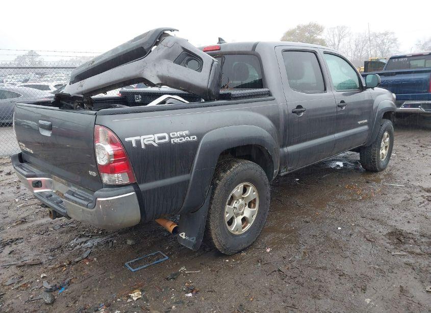 Photo 4 of 2014 Toyota Tacoma DOUBLE CAB (VIN 5TFLU4EN5EX094680)
