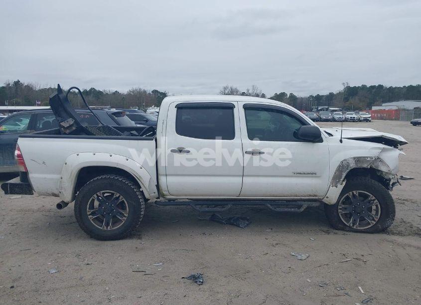 Photo 13 of 2013 Toyota Tacoma DOUBLE CAB (VIN 5TFLU4EN6DX077823)