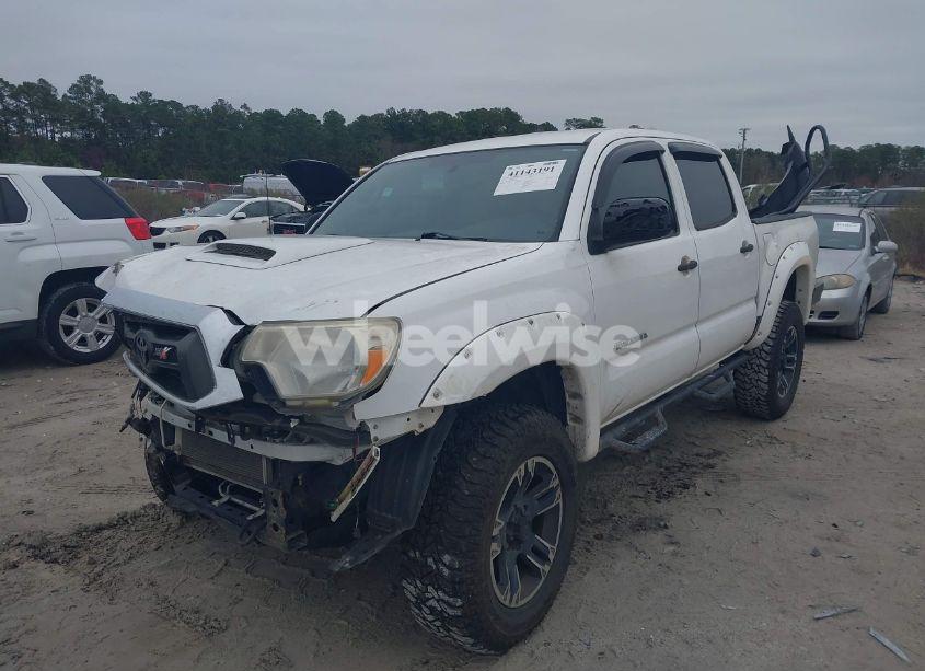 Photo 2 of 2013 Toyota Tacoma DOUBLE CAB (VIN 5TFLU4EN6DX077823)