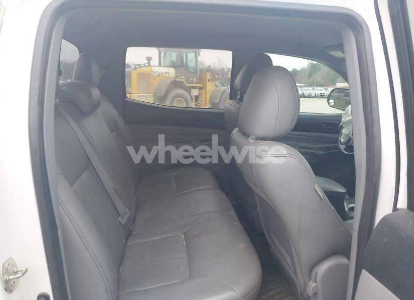 Photo 8 of 2013 Toyota Tacoma DOUBLE CAB (VIN 5TFLU4EN6DX077823)