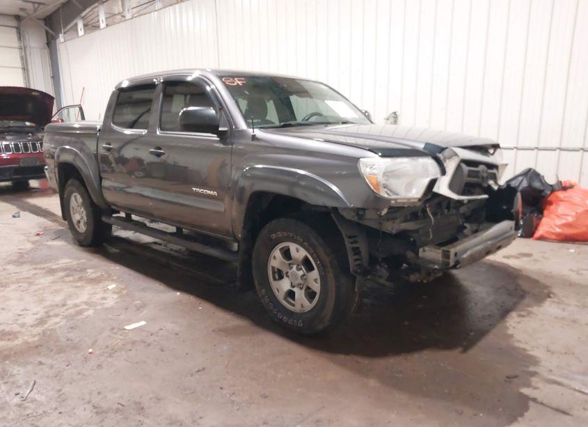 2015 Toyota Tacoma DOUBLE CAB/TRD PRO (VIN 5TFLU4EN6FX124965) main photo