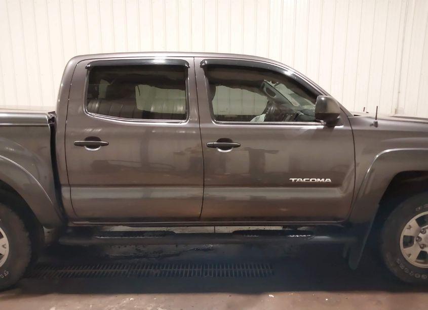 Photo 14 of 2015 Toyota Tacoma DOUBLE CAB/TRD PRO (VIN 5TFLU4EN6FX124965)