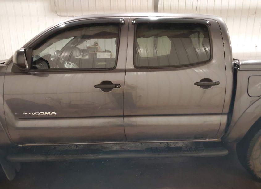 Photo 15 of 2015 Toyota Tacoma DOUBLE CAB/TRD PRO (VIN 5TFLU4EN6FX124965)