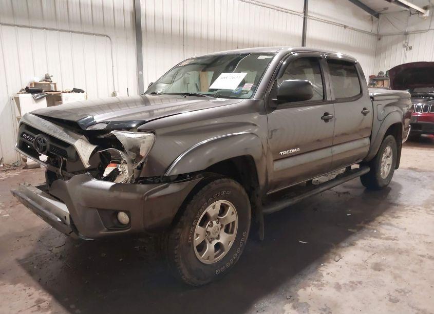 Photo 2 of 2015 Toyota Tacoma DOUBLE CAB/TRD PRO (VIN 5TFLU4EN6FX124965)
