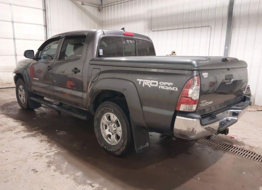 Photo 3 of 2015 Toyota Tacoma DOUBLE CAB/TRD PRO (VIN 5TFLU4EN6FX124965)