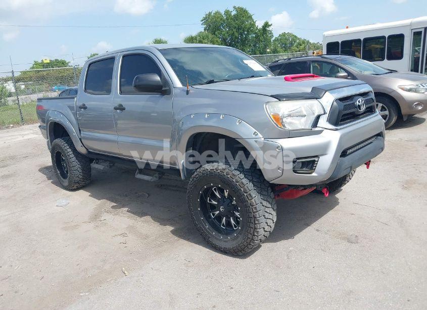 2015 Toyota Tacoma BASE V6 (VIN 5TFLU4EN8FX124417) main photo
