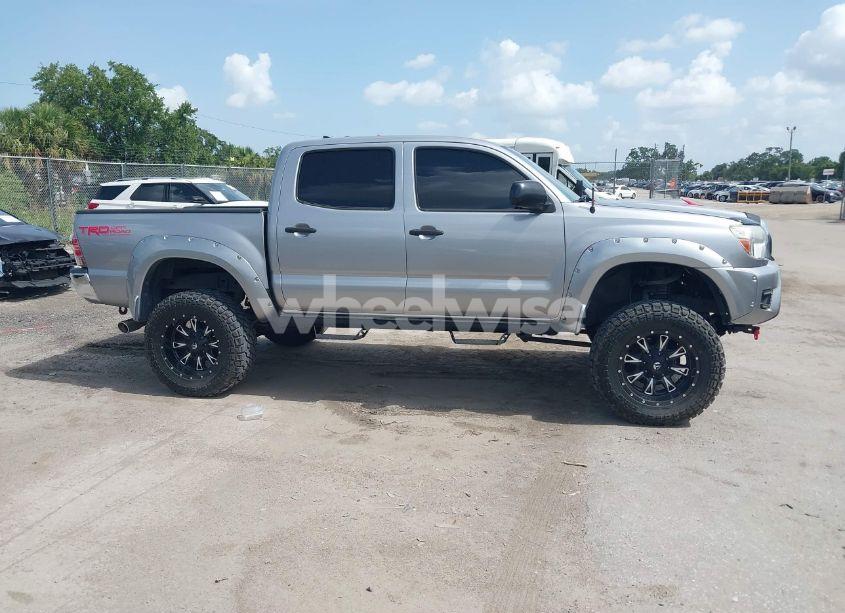 Photo 13 of 2015 Toyota Tacoma BASE V6 (VIN 5TFLU4EN8FX124417)