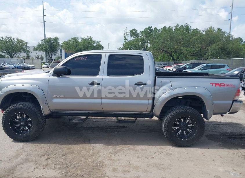 Photo 14 of 2015 Toyota Tacoma BASE V6 (VIN 5TFLU4EN8FX124417)