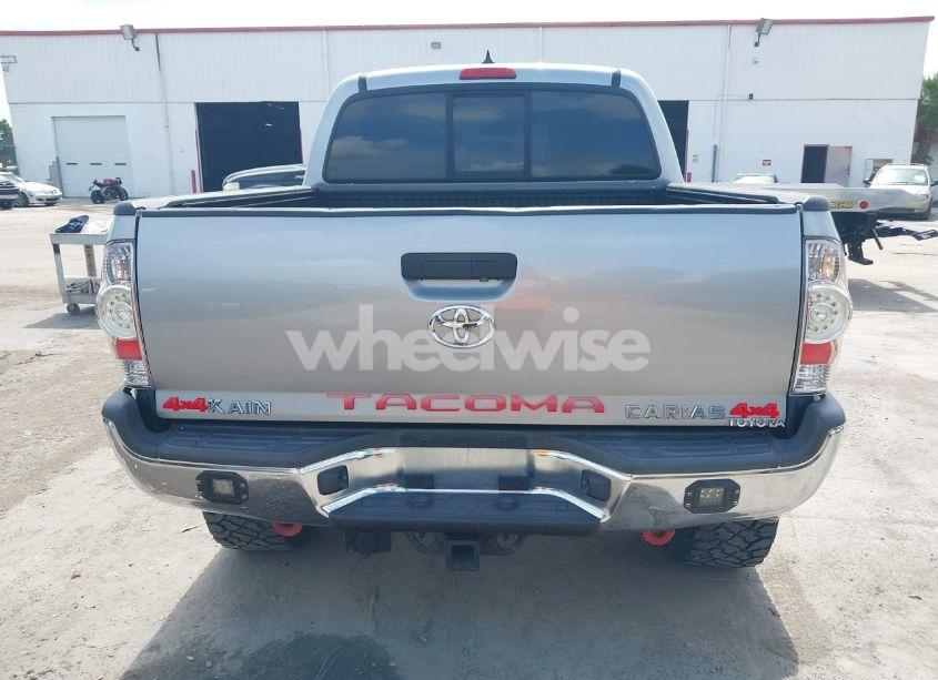 Photo 16 of 2015 Toyota Tacoma BASE V6 (VIN 5TFLU4EN8FX124417)