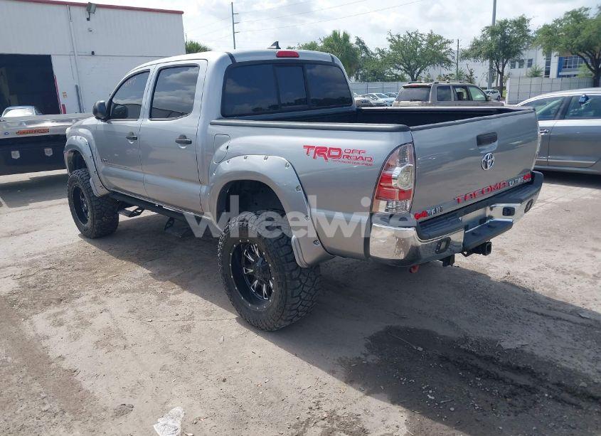 Photo 3 of 2015 Toyota Tacoma BASE V6 (VIN 5TFLU4EN8FX124417)