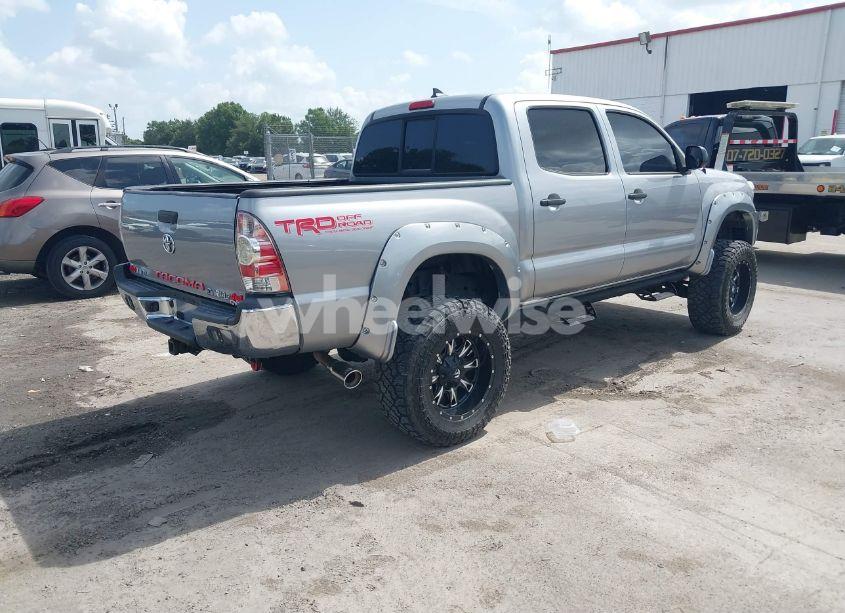 Photo 4 of 2015 Toyota Tacoma BASE V6 (VIN 5TFLU4EN8FX124417)