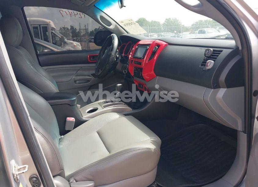 Photo 5 of 2015 Toyota Tacoma BASE V6 (VIN 5TFLU4EN8FX124417)